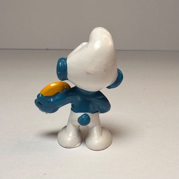 Vintage Cookie Smurf Figurine with Cookie | Peyo Bully Smurf | Classic Smurf - Picture 3 of 4
